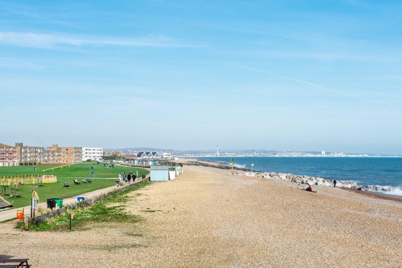 Amazing Beach Apartment Ленсінг Екстер'єр фото
